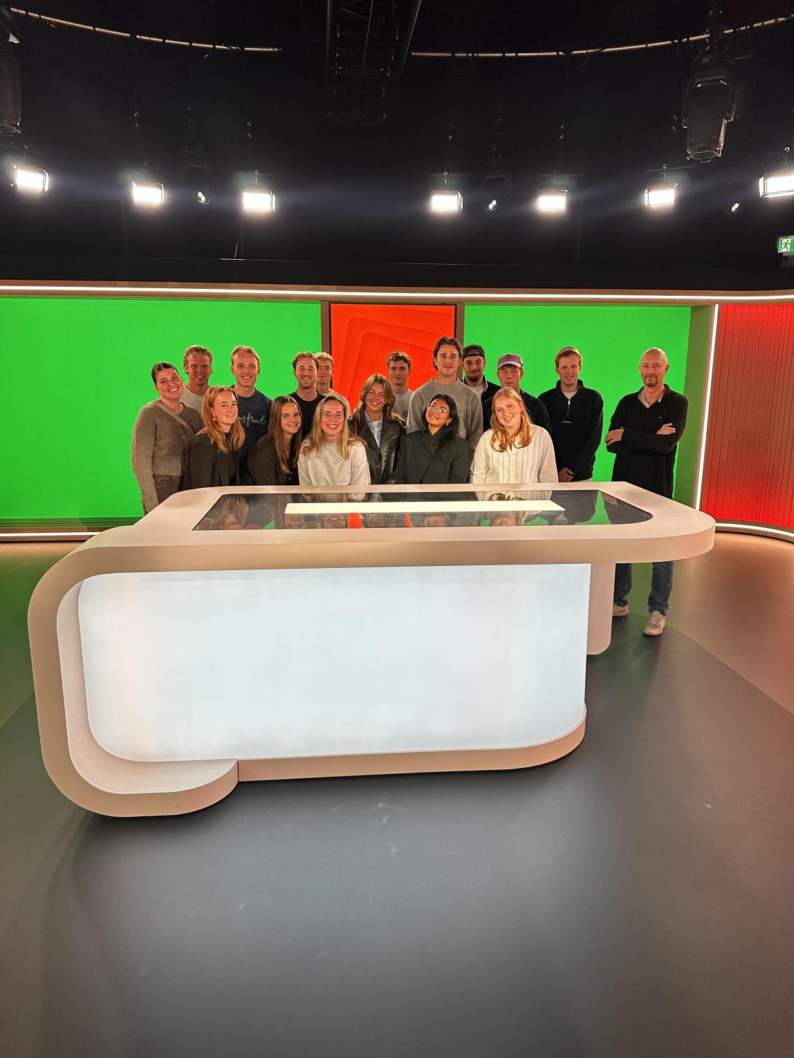 Content first, then the medium: 36 students visit RTL Nieuws